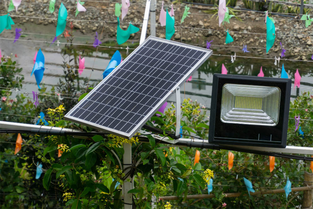 Top 11 Best Solar Powered Dusk To Dawn Light Reviews