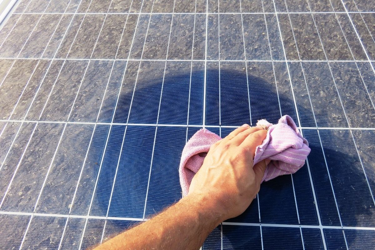 Cleaning solar panel